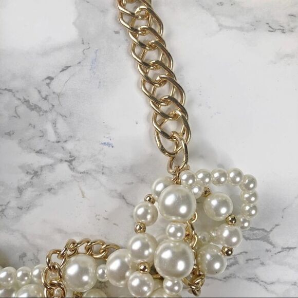 2/$30 Twisted Pearl Gold Chain Chunky Statement Necklace - Picture 2 of 3